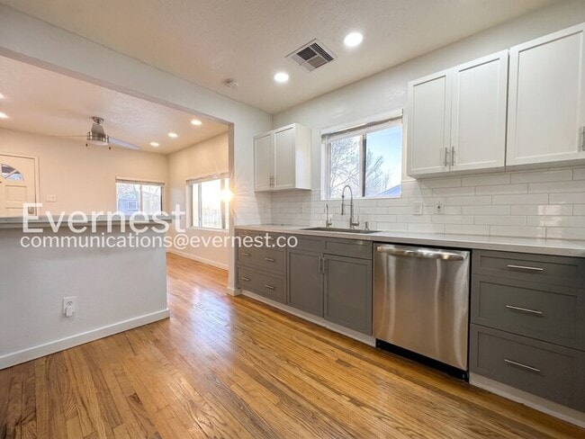 Foto del edificio - 2375 S Lincoln St
