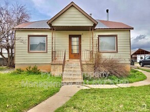 Building Photo - 145 300 W