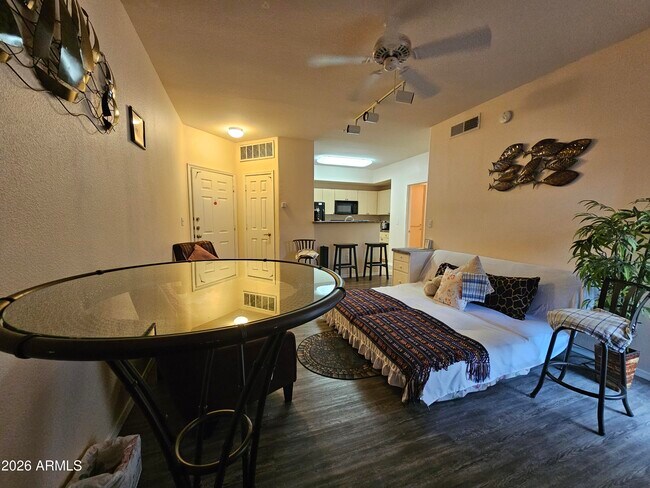 Foto del edificio - 18416 N Cave Creek Rd