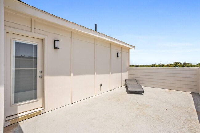Foto del edificio - 2505 Benbrook Blvd