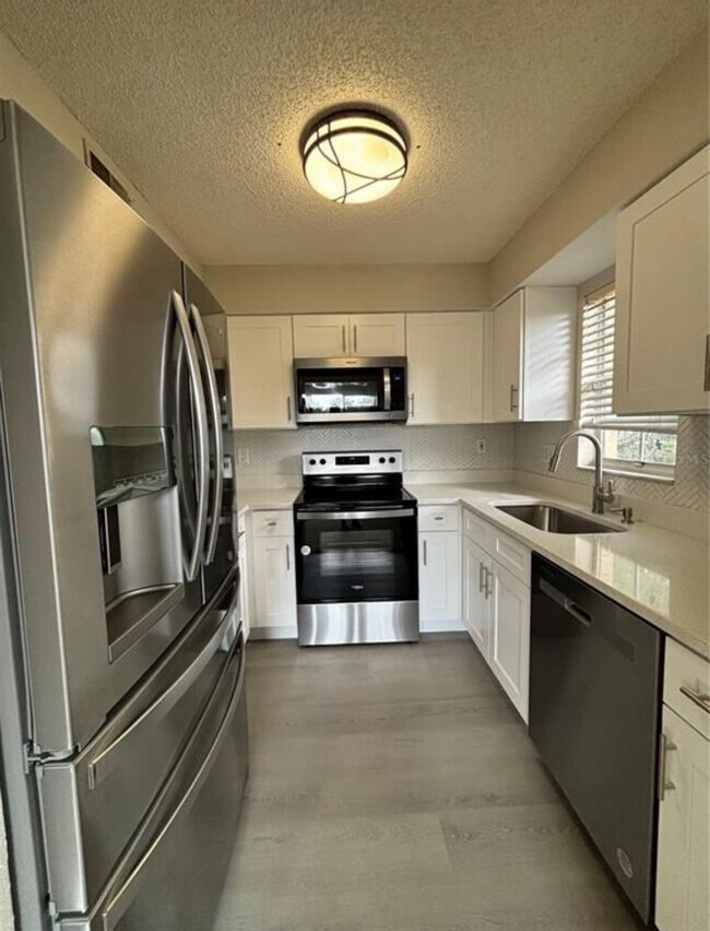 Building Photo - 2690 Coral Landings Blvd