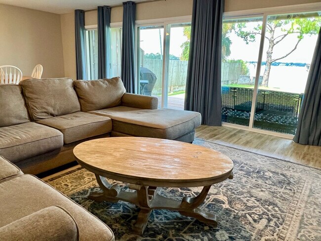 Foto del edificio - 565 Cove Dr NE