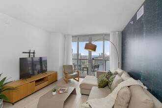 Building Photo - 2602 E Hallandale Beach Blvd