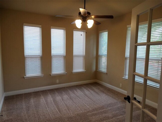 Foto del edificio - 1720 Zebra Finch Dr