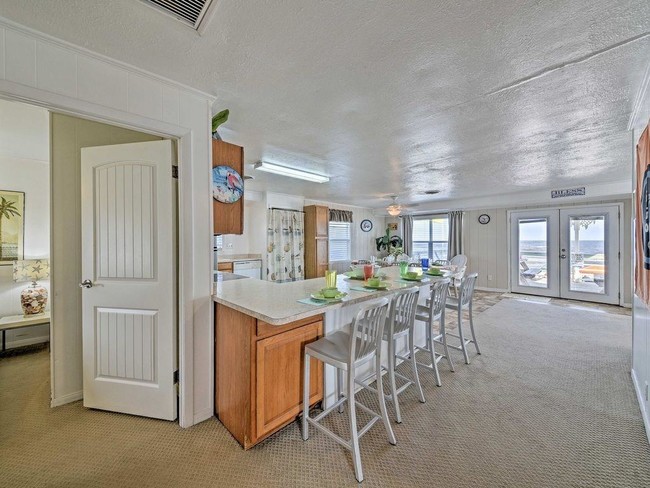 Building Photo - 214 Beach Dr
