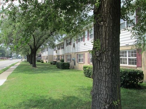 Building Photo - 3605 Kecoughtan Rd
