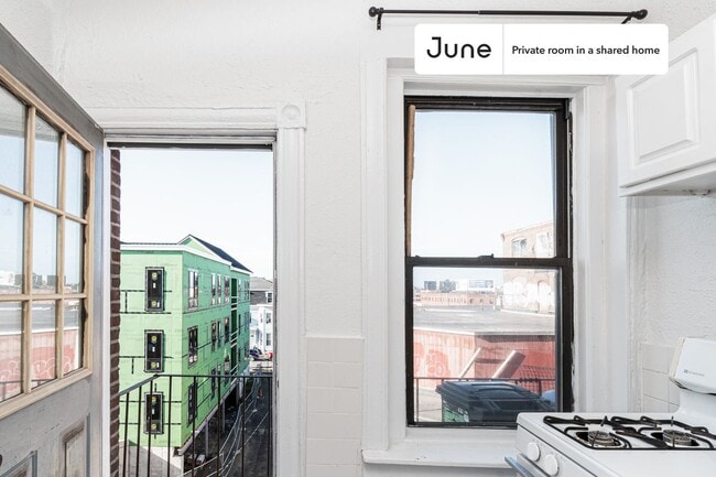 Foto del edificio - Room in Shared 4 bed/1 bath home