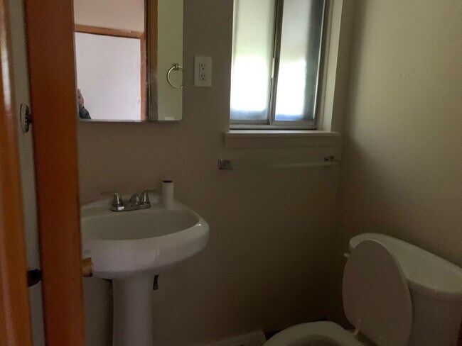Foto del edificio - 3 Bed 1.5 Colonial