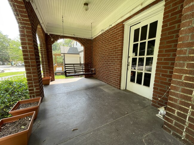 Building Photo - 1055 Woodland Ave SE