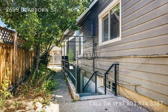 Foto del edificio - 2699 Dearborn St
