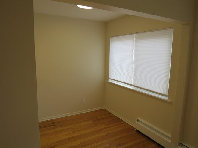Building Photo - 2150 Cadboro Bay Rd