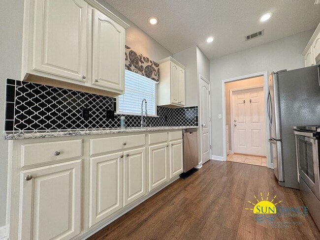 Building Photo - Sought after 3-Bedroom Bluewater Bay Home!