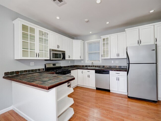 Foto del edificio - 36 Belmont Ave