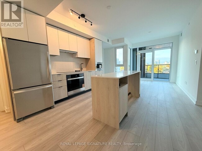 Building Photo - 1007 The Queensway