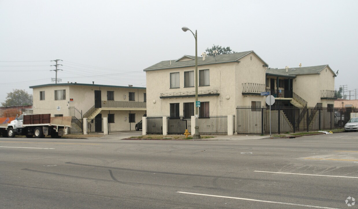 Building Photo - 16 Units-Broadway Apartments