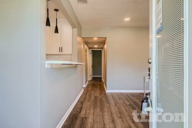 Foto del edificio - 348 Barbara Cir