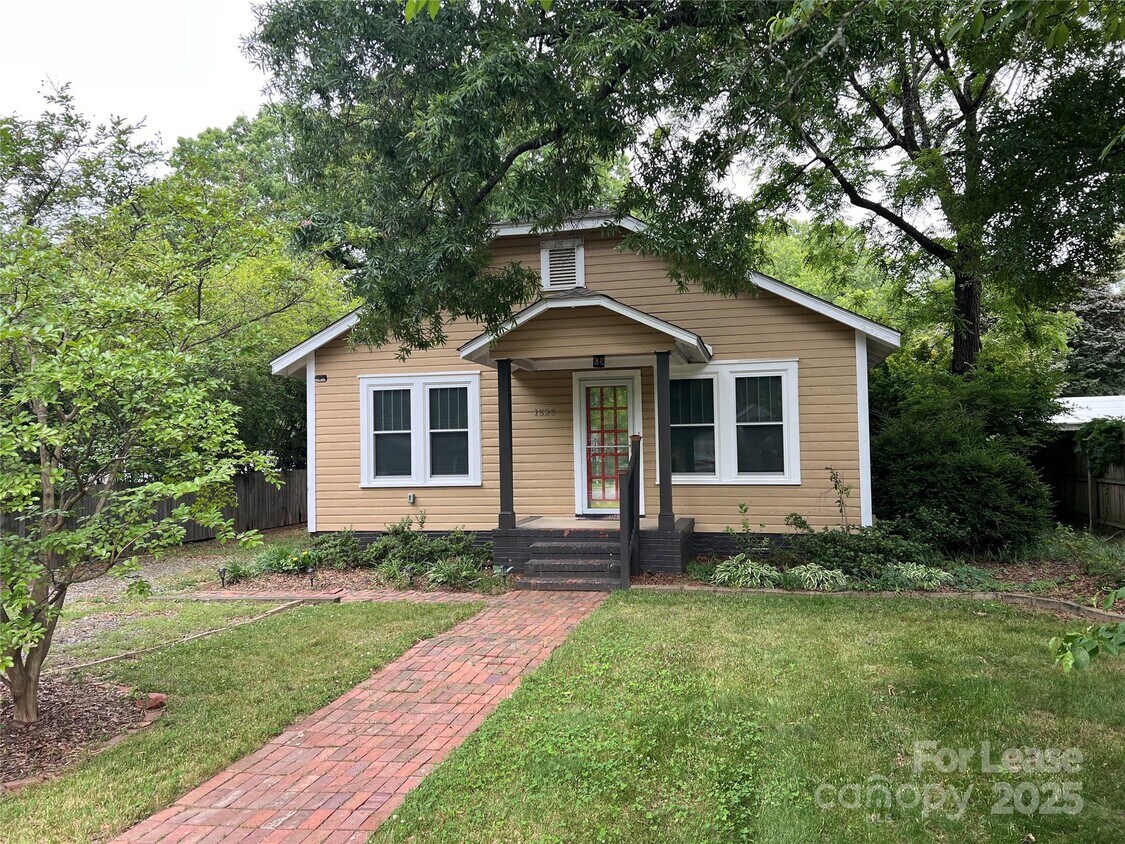 Foto principal - 1525 Browns Ave