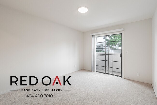 Building Photo - 4651 Cahuenga Blvd