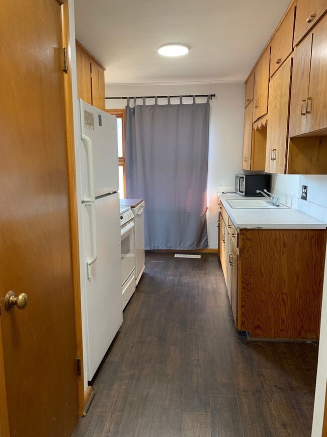 Building Photo - 1206 E Fortuna St