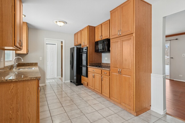 Building Photo - 1902 N Washington St