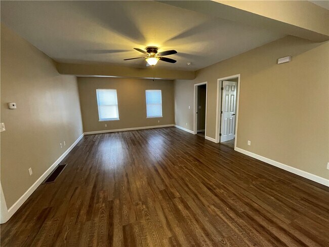 Foto del edificio - 815 W 3rd St