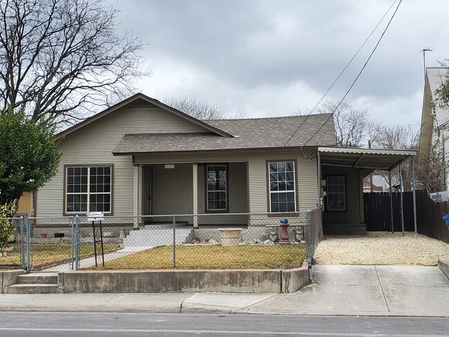 Photo - 1923 W Poplar St (San Antonio, TX) Apartment