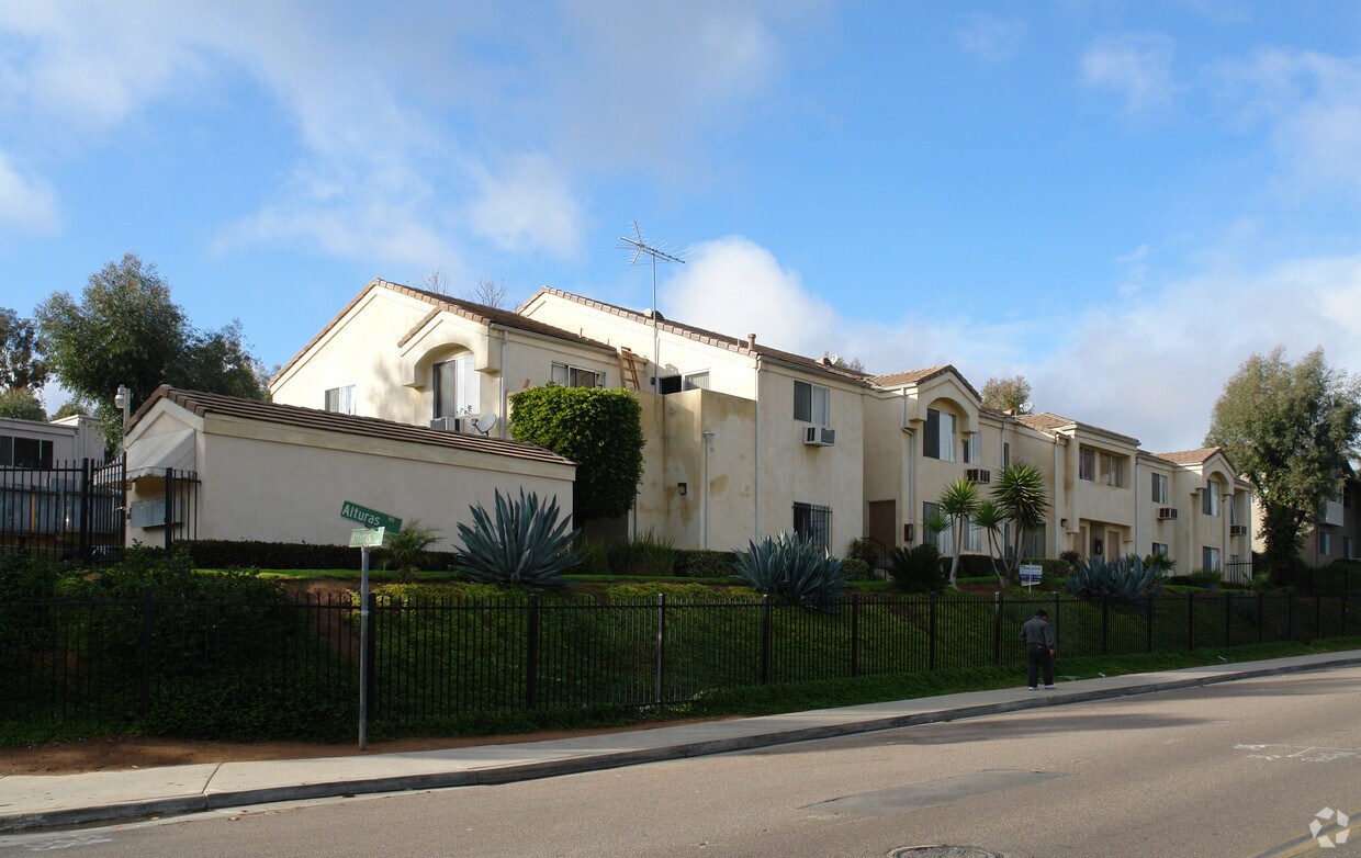 Primary Photo - 707 Alturas Ln