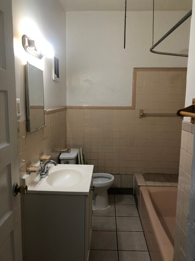 Foto del edificio - 6902 Woodland Ave
