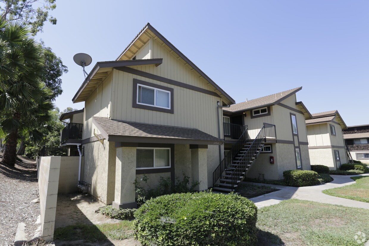 Primary Photo - 1430 E Lincoln Ave