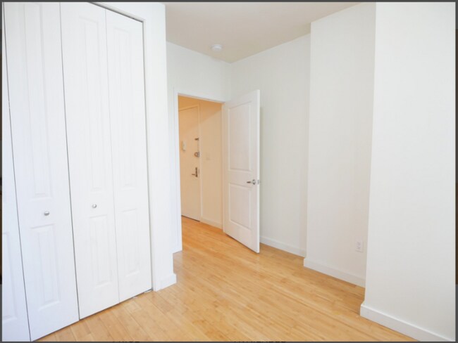 Building Photo - 444 E 88th St