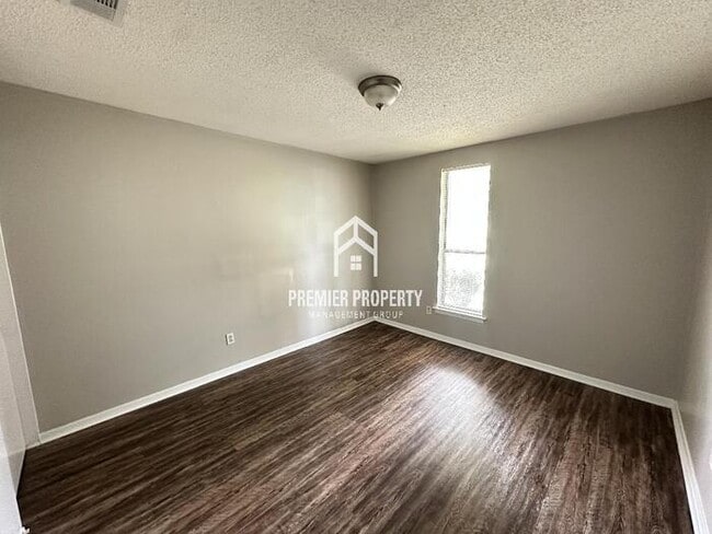 Building Photo - 5740 Ballenmoor Dr