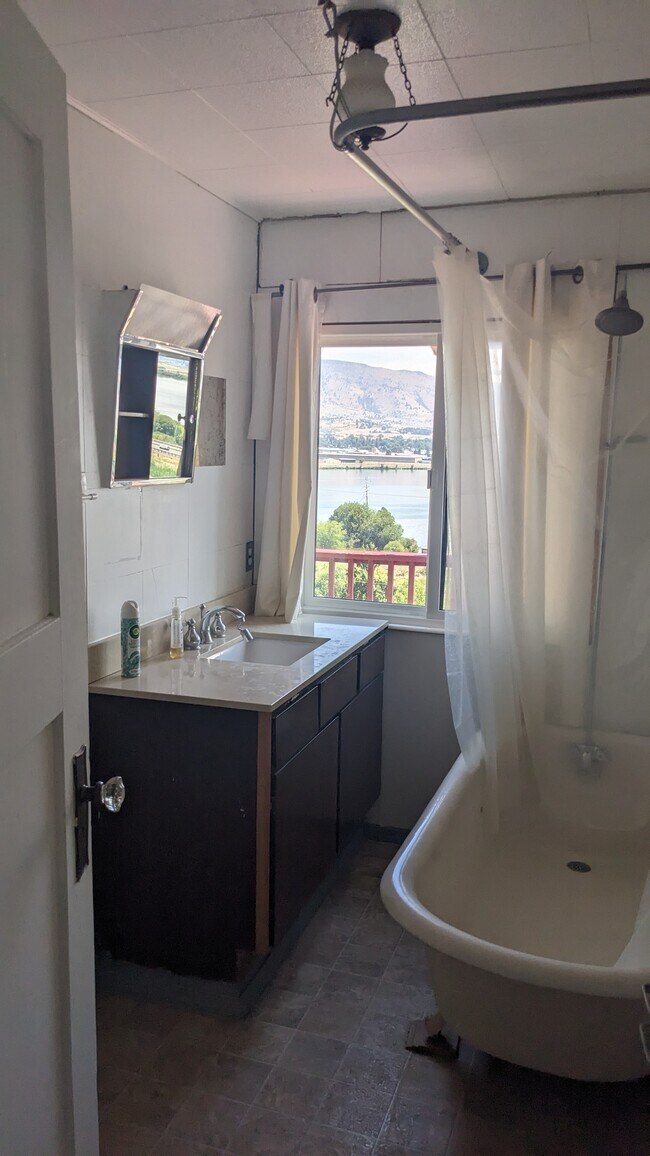 334 Lewis St Unit 1, Klamath Falls, OR 97601 Apartments in Klamath