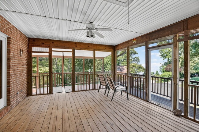 Building Photo - 3523 Hilltop Dr