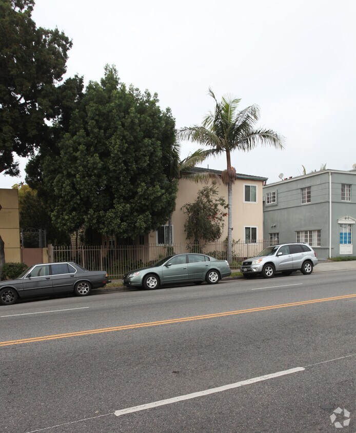 Building Photo - 1613 Hillhurst Ave