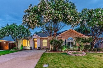 Building Photo - 10601 Robincreek Ln