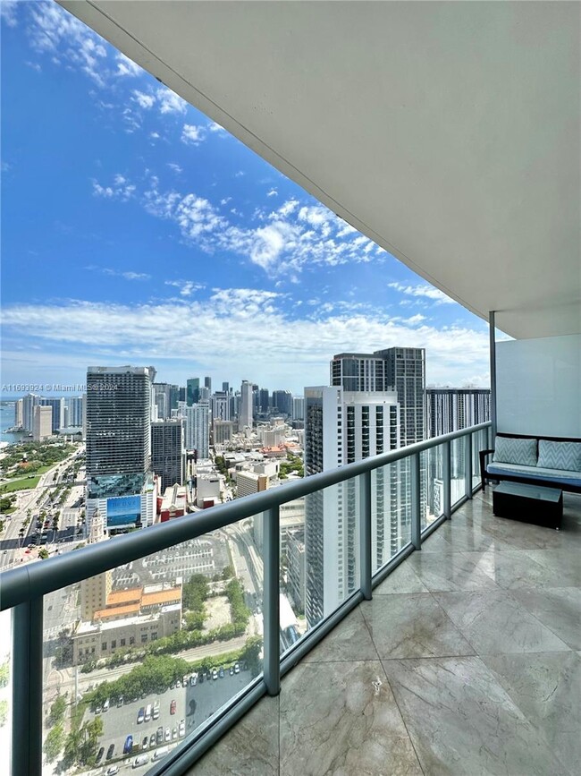 Foto del edificio - 888 Biscayne Blvd