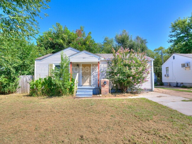 Photo - 215 W Kittyhawk Dr House