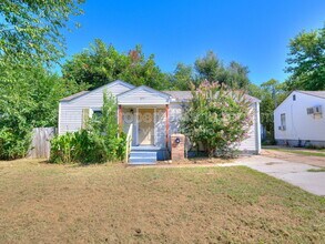 Building Photo - 215 W Kittyhawk Dr