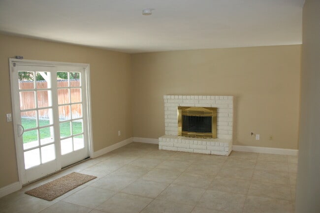 Building Photo - 4413 Foxboro Ave