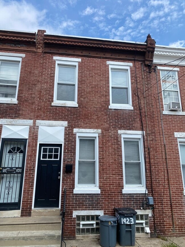 Building Photo - 1923 W Bristol St