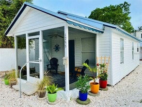 Building Photo - 1755 Siesta Dr