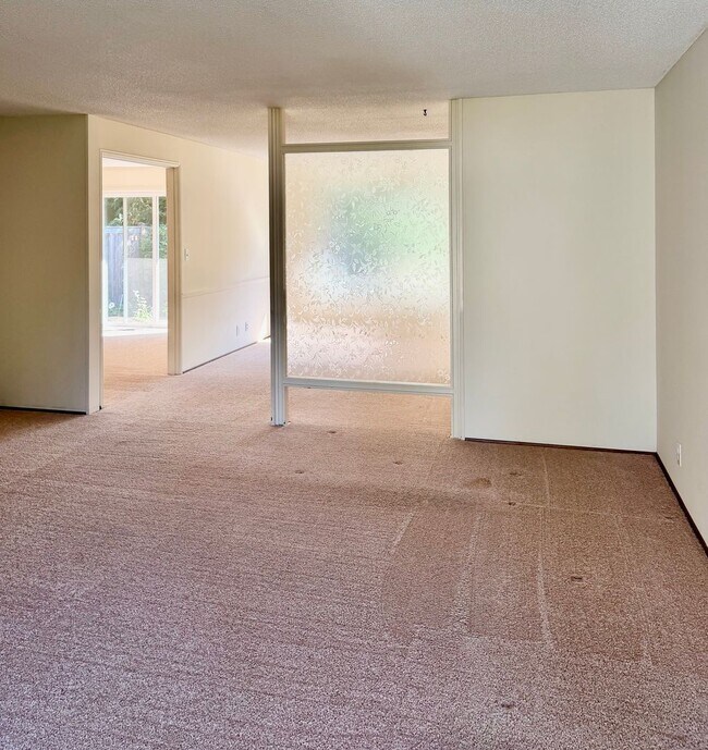 Foto del edificio - 4 Bed / 2.5 Bath Bellevue rambler $4,295/month