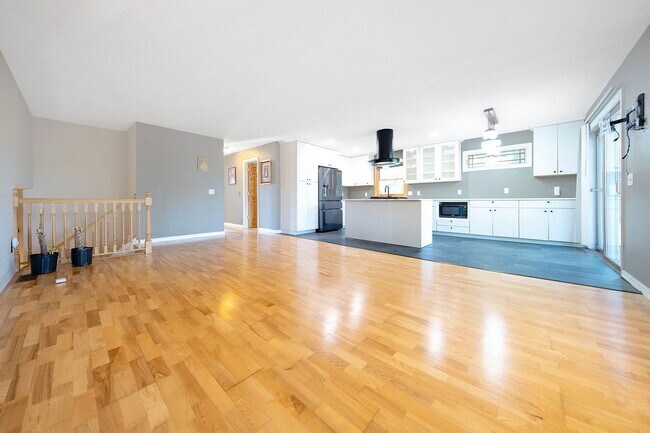 Foto del edificio - 6960 Fernbrook Ln N