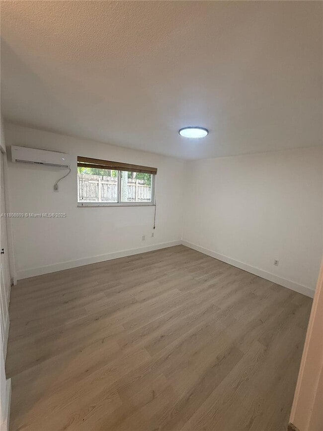 Foto del edificio - 3071 SW 27th Ave