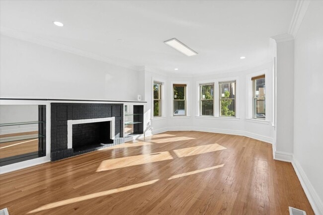Foto del edificio - 5412 N Kimball Ave