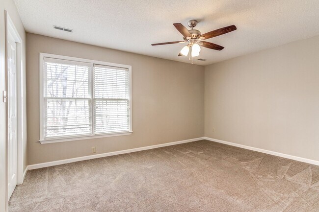 Foto del edificio - Spacious 3 Bedroom Townhouse in Fantastic ...