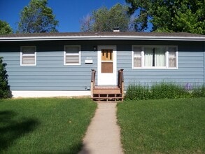 Building Photo - 2117 Cruz Dr