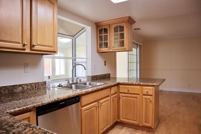 Building Photo - Charming 4-bedroom home located in Union C...
