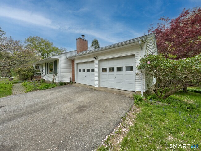 Foto del edificio - 384 Woodland Rd