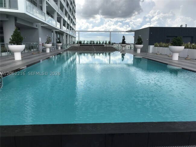Foto del edificio - 2000 Metropica Wy